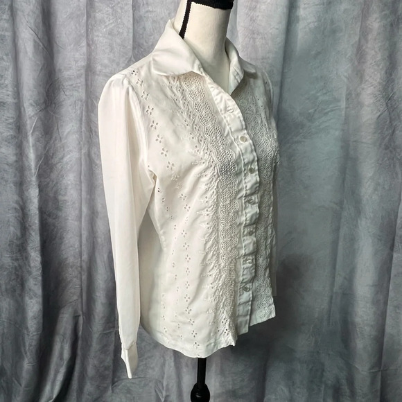 Lee Mar Pageant Vintage 1970s Ivory Blouse with Embrioidered Floral Cutouts - Picture 3 of 11